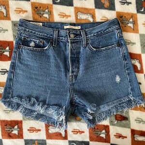 Levi Wedgie shorts size 27